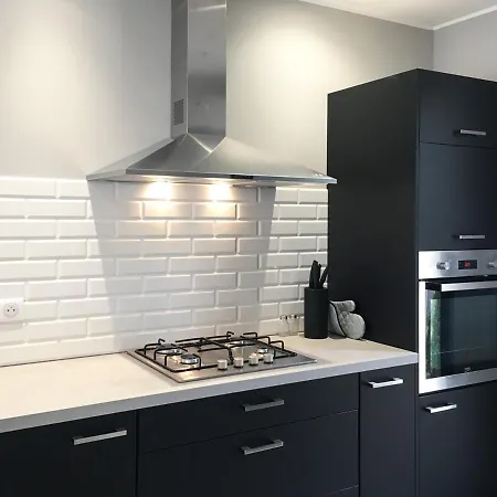 Sleeps 8 With Pool Air Con And Wifi