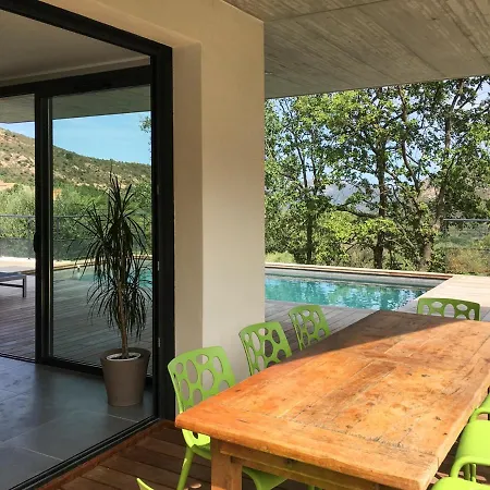 Sleeps 8 With Pool Air Con And Wifi *