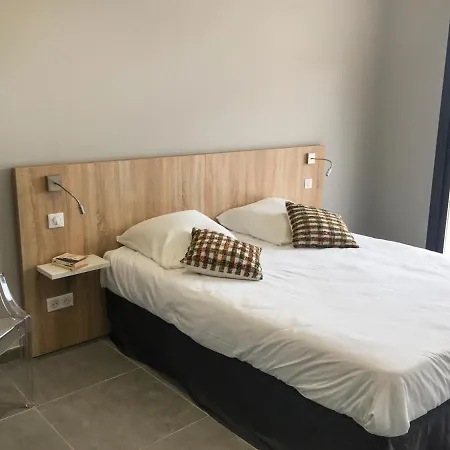 Villa Sleeps 8 With Pool Air Con And Wifi